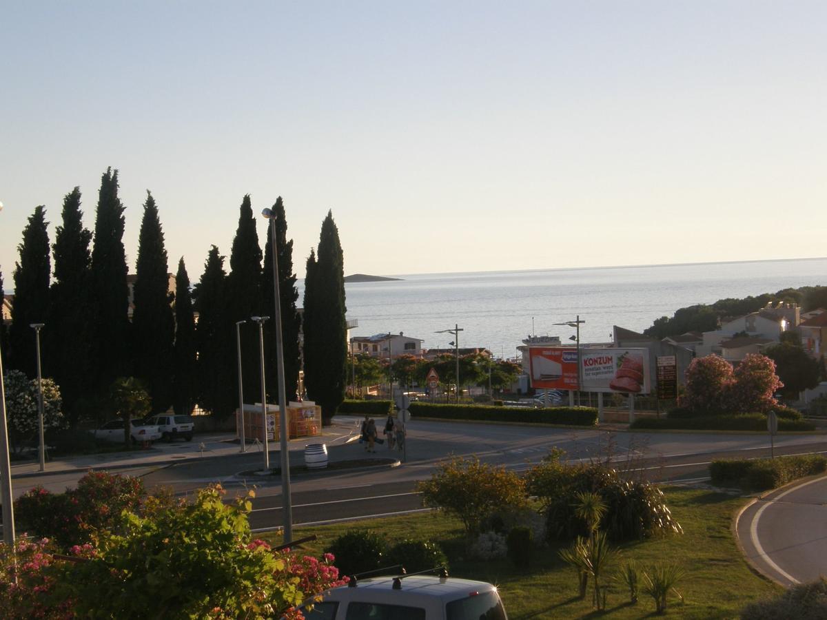 Apartment Lele Primosten Bagian luar foto