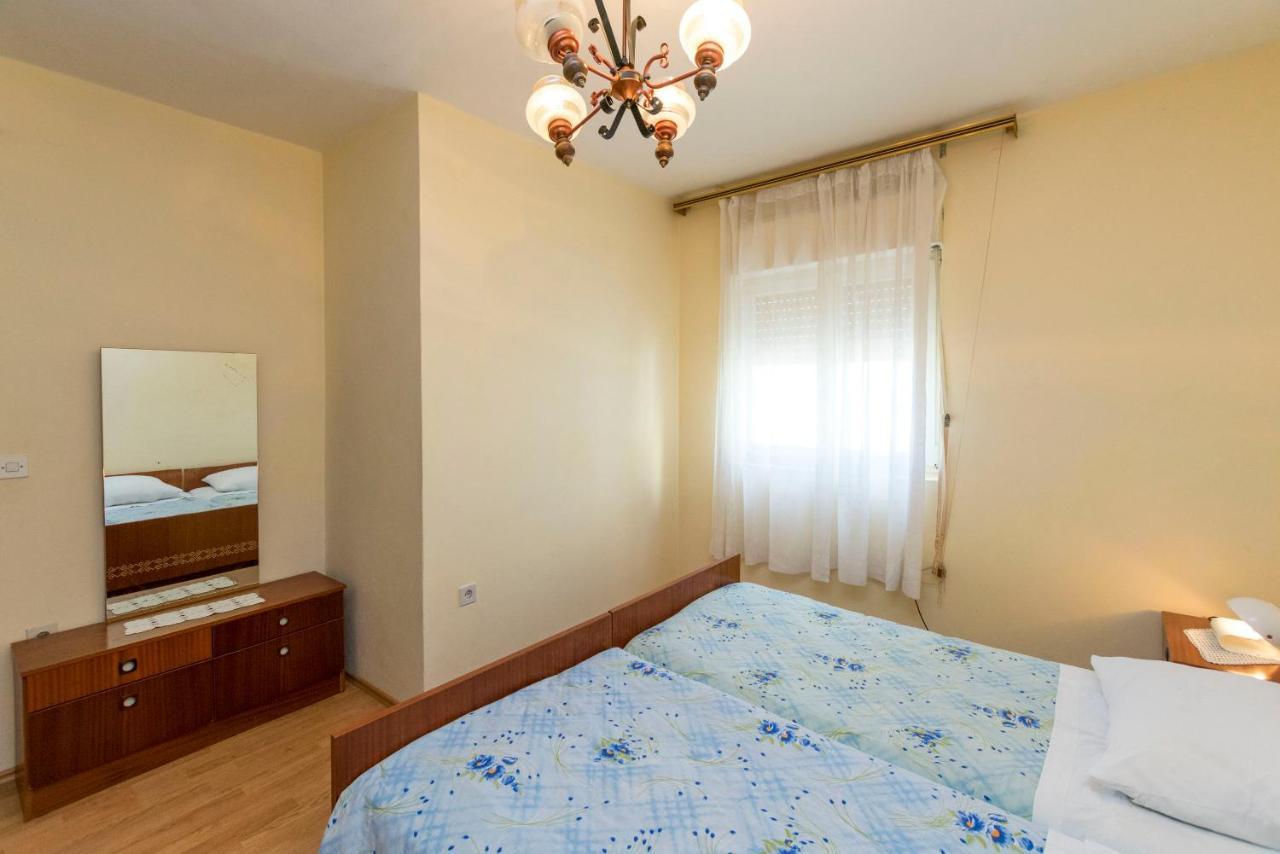 Apartment Lele Primosten Bagian luar foto