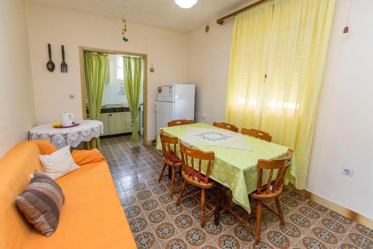 Apartment Lele Primosten Bagian luar foto